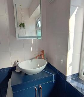 Reading Casa | Welcome to No 2 - modern comfortable stay