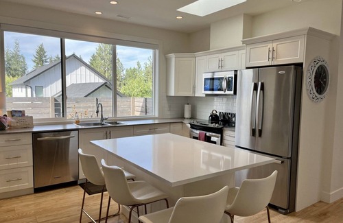Southwest Mission Cabaña | Welcome to Ohana Okanagan! 🏖️n A 2 b/r private cottage in the Mission