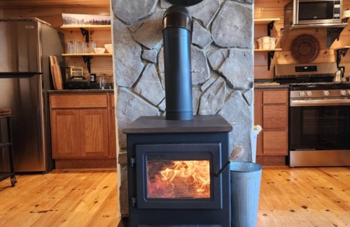 Otis Cabaña | WELCOME TO "ON THE ROCKS" COTTAGE Lakeside cottage near Acadia National Park!