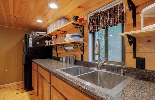 Otis Cabaña | WELCOME TO "ON THE ROCKS" COTTAGE Lakeside cottage near Acadia National Park!