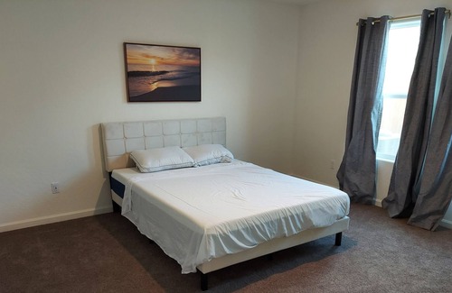 Merced Casa | Welcome to our cozy 4 bed home with modern amenities.