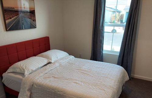 Merced Casa | Welcome to our cozy 4 bed home with modern amenities.
