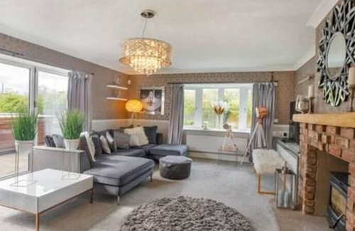 Huntington Otro | Welcome to our exquisite 5-bedroom farmhouse.