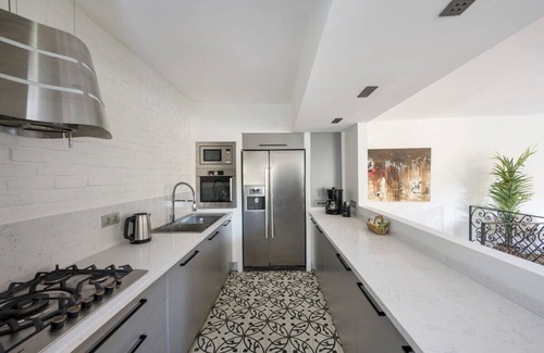 Rumeli Hisari Casa | Beautiful Modern Bright 2BD Patio Duplex #179