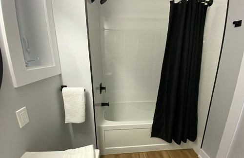 Welland Apartamento | Welcome To Our Modern 2Bdrm/1Bth w/ Laundry/BBQ