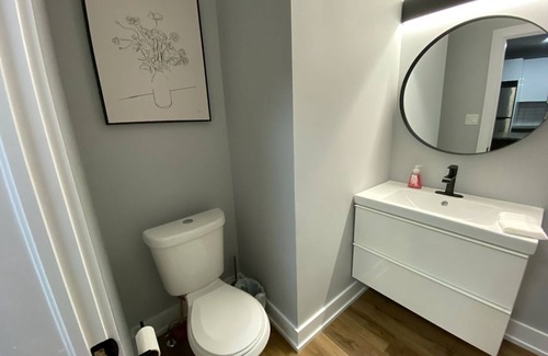 Welland Apartamento | Welcome To Our Modern 2Bdrm/1Bth w/ Laundry/BBQ