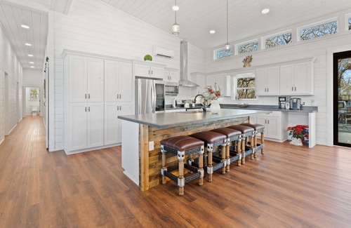 Cleburne Cabina | Welcome to our picturesque ranch oasis less than 1 hour from DFW!