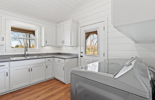 Cleburne Cabina | Welcome to our picturesque ranch oasis less than 1 hour from DFW!
