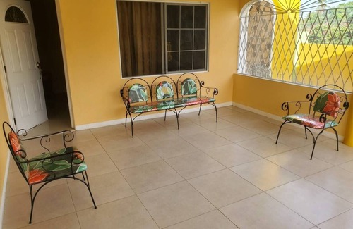 Old Harbour Casa | Welcome to our villa, enjoy the local vibes, AC, WIFI, hot water, cable.