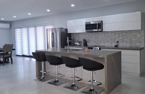 Boegoeroei Casa | WELCOME TO PARADISE Modern Home in Noord! Just 5 min from Palm beach!