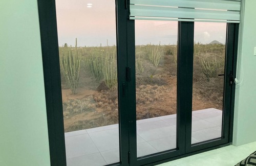 Boegoeroei Casa | WELCOME TO PARADISE Modern Home in Noord! Just 5 min from Palm beach!