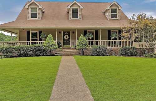 Joelton Casa | Welcome to Paradise Ridge Farms, your Tennessee country retreat.