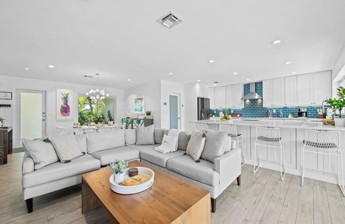 Coral Shores Casa | ¡Bienvenido a Pineapple Paradise, una casa espaciosa en vías navegables, recientemente incluida!