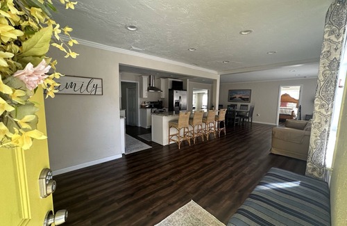 Park East Casa | Welcome to Sarasota! Indulge in a stress-free getaway at this turnkey rental property