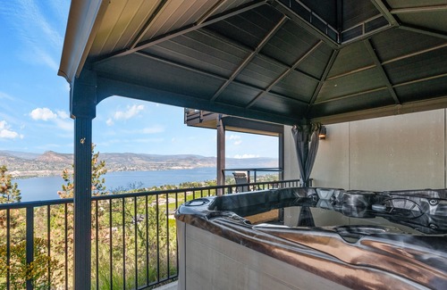 Okanagan-Similkameen Casa | Welcome to Serenity Vista a postcard view from every window