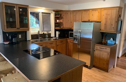 East Kootenay Cabina | Welcome to Skala Lodge 4BR, 4Season, 4Family fun