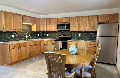 Melmore Casa | Welcome to St. John’s Hollow Retreat! Charming 3-bedroom house outside of Tiffin