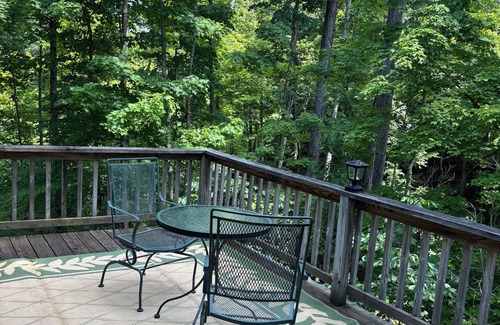 Melmore Casa | Welcome to St. John’s Hollow Retreat! Charming 3-bedroom house outside of Tiffin