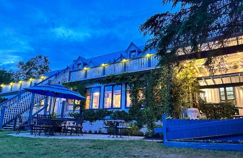 Harrington Casa | WELCOME TO THE AUBERGE VAL CARROLL! A retreat in nature!