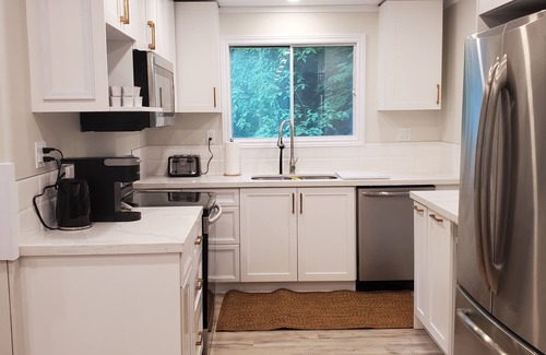 Tweed Cabaña | welcome to the Barefoot Bungalow with lake views