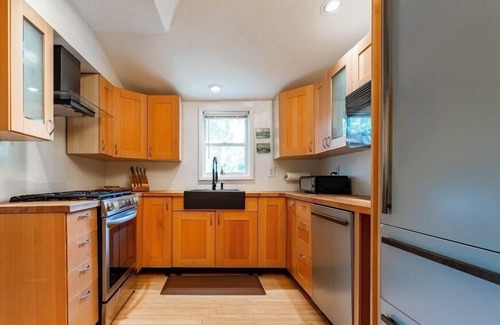 New Paltz Casa | Welcome to The Boathouse! Waterfront/Boats/Hot tub