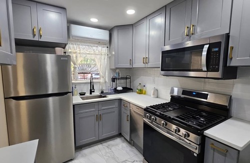 Brownsville Casa | Welcome to The Brownstone! Renovated home located in the heart of Brooklyn!
