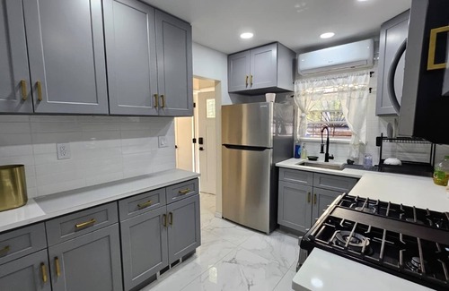 Brownsville Casa | Welcome to The Brownstone! Renovated home located in the heart of Brooklyn!