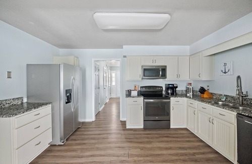 Cottage Line Casa | Welcome to the Captain's Quarters, a 4 BR luxury furnished monthly rental.