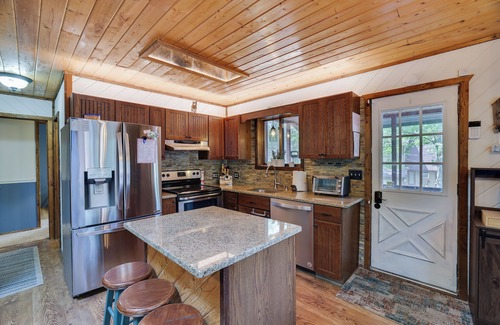 Hamlin Casa | Welcome to The Chalet Getaway in the Hideout!