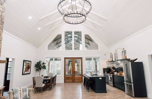 Saint Andrews Casa | Welcome to the Doc Holiday. Located in the Gorgeous Clifftops of Monteagle, TN.