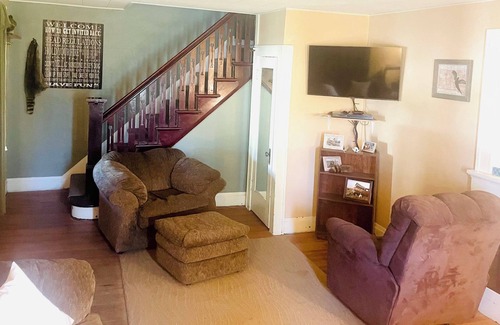 Faulkton Casa | Welcome to The Dog House!!