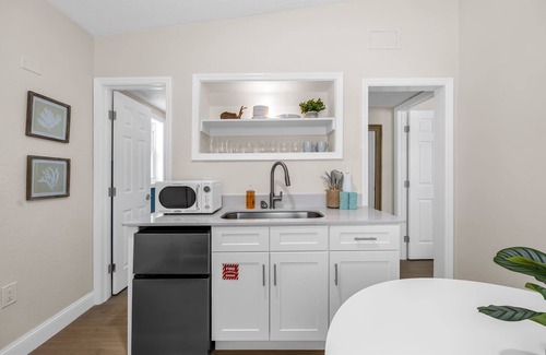 Cocoa Beach Apartamento | Welcome to The Drift – Your Laid-Back Beach Escape in Cocoa Beach!