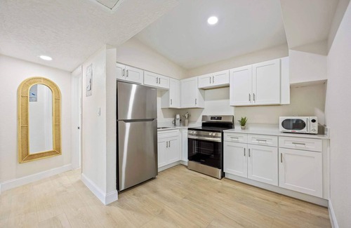 Cocoa Beach Apartamento | Welcome to The Drift – Your Laid-Back Beach Escape in Cocoa Beach! Full Property