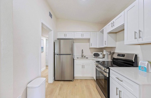 Cocoa Beach Apartamento | Welcome to The Drift – Your Laid-Back Beach Escape in Cocoa Beach! Full Property