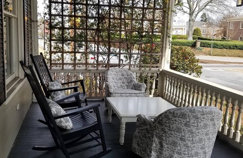 Newnan Casa | Bienvenido a The Front Porch, donde se hacen los recuerdos.