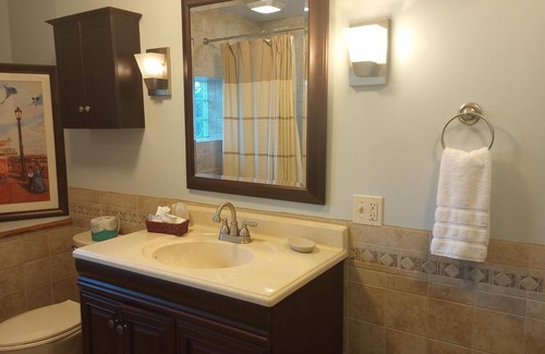 Sutton Cama Y Desayuno | Welcome to the historic Elk River Hotel & Cafe! Located riverfront on the beautiful Elk River, and just 2 miles from I-79, you are moments away from all that the Sutton area has to offer. Guest in town to enjoy the gorgeous outdoor scenery and recrea