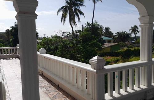 Union Island Casa | Welcome to The Home Hotel Village House, the perfect haven for large groups.