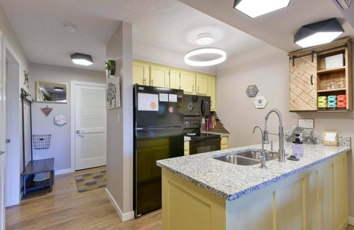 Notch Estates Condominio | Welcome to the Honeybee Condo