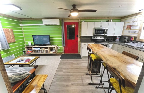 Howland Casa | Welcome to The Howland Hideout!