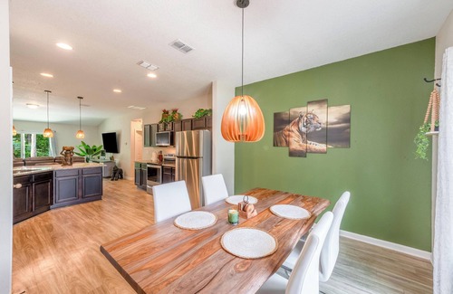 Southside Casa | Welcome to the Jungle! Jacksonville Beach/Mayo Clinic/UNF/Shopping