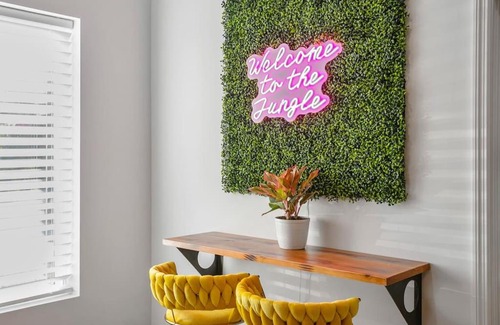Maxwell Casa | Welcome to the Jungle NEW 4bd Suite in East Nash
