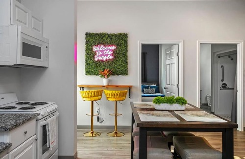 Maxwell Casa | Welcome to the Jungle NEW 4bd Suite in East Nash