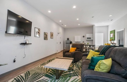 Maxwell Casa | Welcome to the Jungle NEW 4bd Suite in East Nash