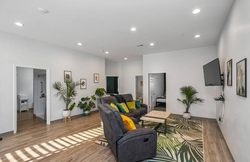 Maxwell Casa | Welcome to the Jungle NEW 4bd Suite in East Nash