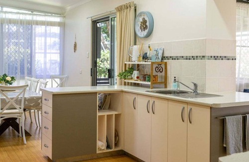 Tin Can Bay Casa | Welcome to "The Lazy Pelican"