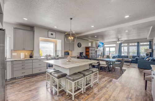Lehi Casa | Welcome to The "Life Elevated" Home! Minutes to all ski resorts!