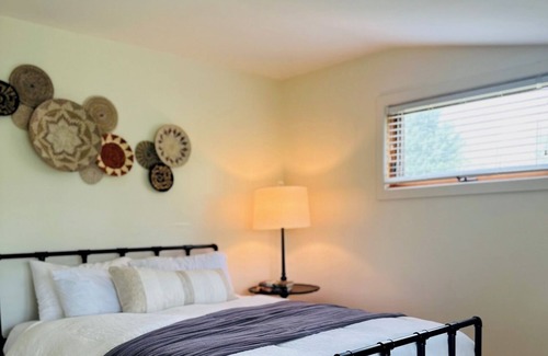 Three Oaks Otro | Welcome to the Mill! Charming Three Oaks Farmhouse-Dog friendly on 2 acres.