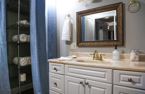 Glencoe Cabina | Welcome to The Monte a Vintage cabin in the Woods with game room!