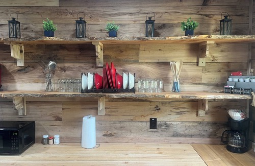 Ripley Cabina | Welcome to The Outskirts! Comfy Cabin Studio perfect for that weekend getaway.