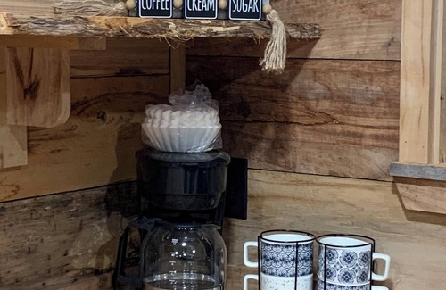 Ripley Cabina | Welcome to The Outskirts! Comfy Cabin Studio perfect for that weekend getaway.